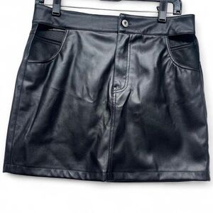 Chic Black Leather Mini Skirt